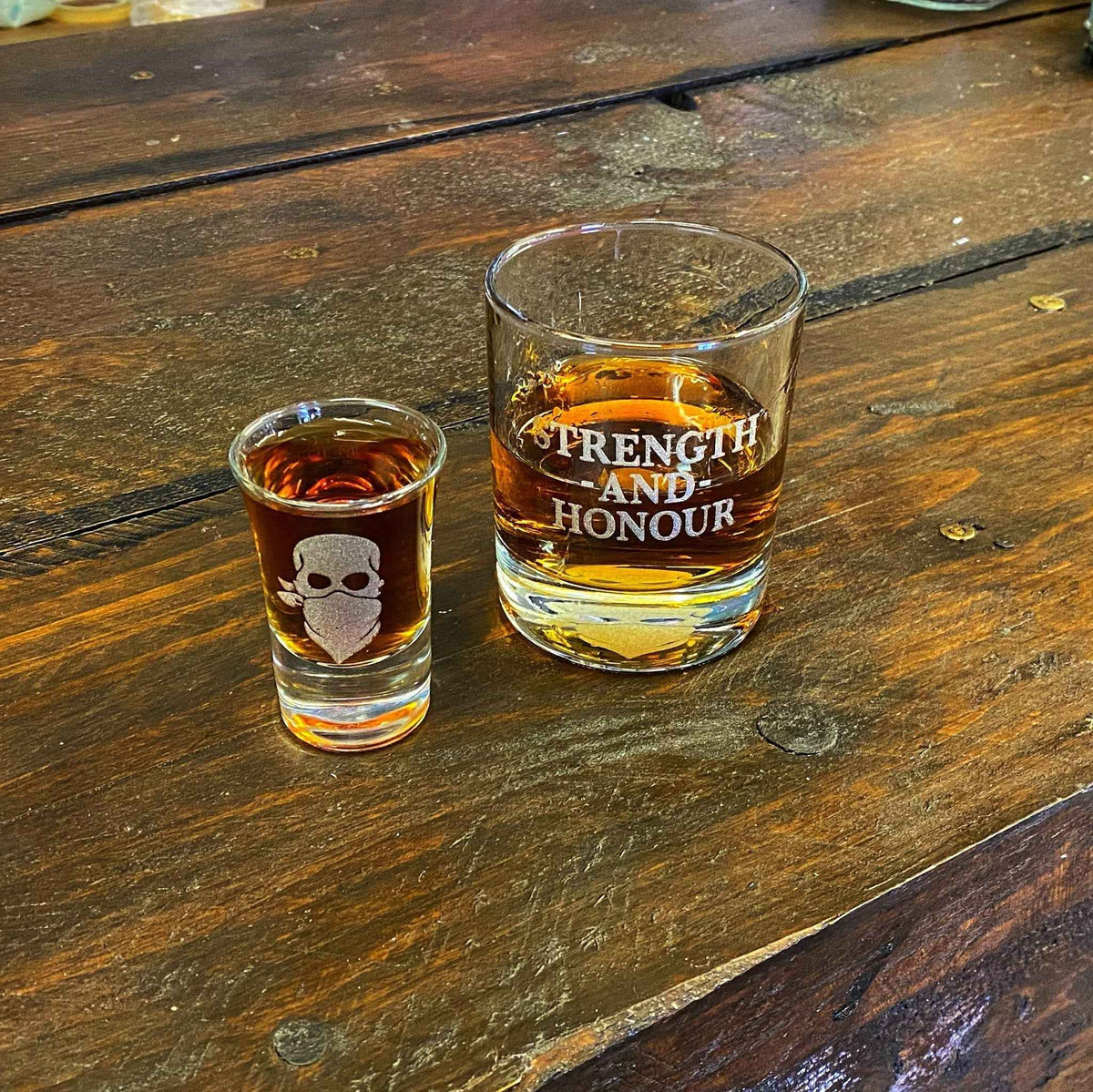 'STRENGTH AND HONOUR' WHISKY & SHOT SET